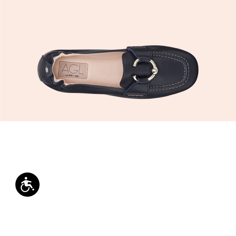 Moccasin with piercing
Midnight SHERYL MOC | AGL
S445.00 size 7.5 - Picture 13 of 16